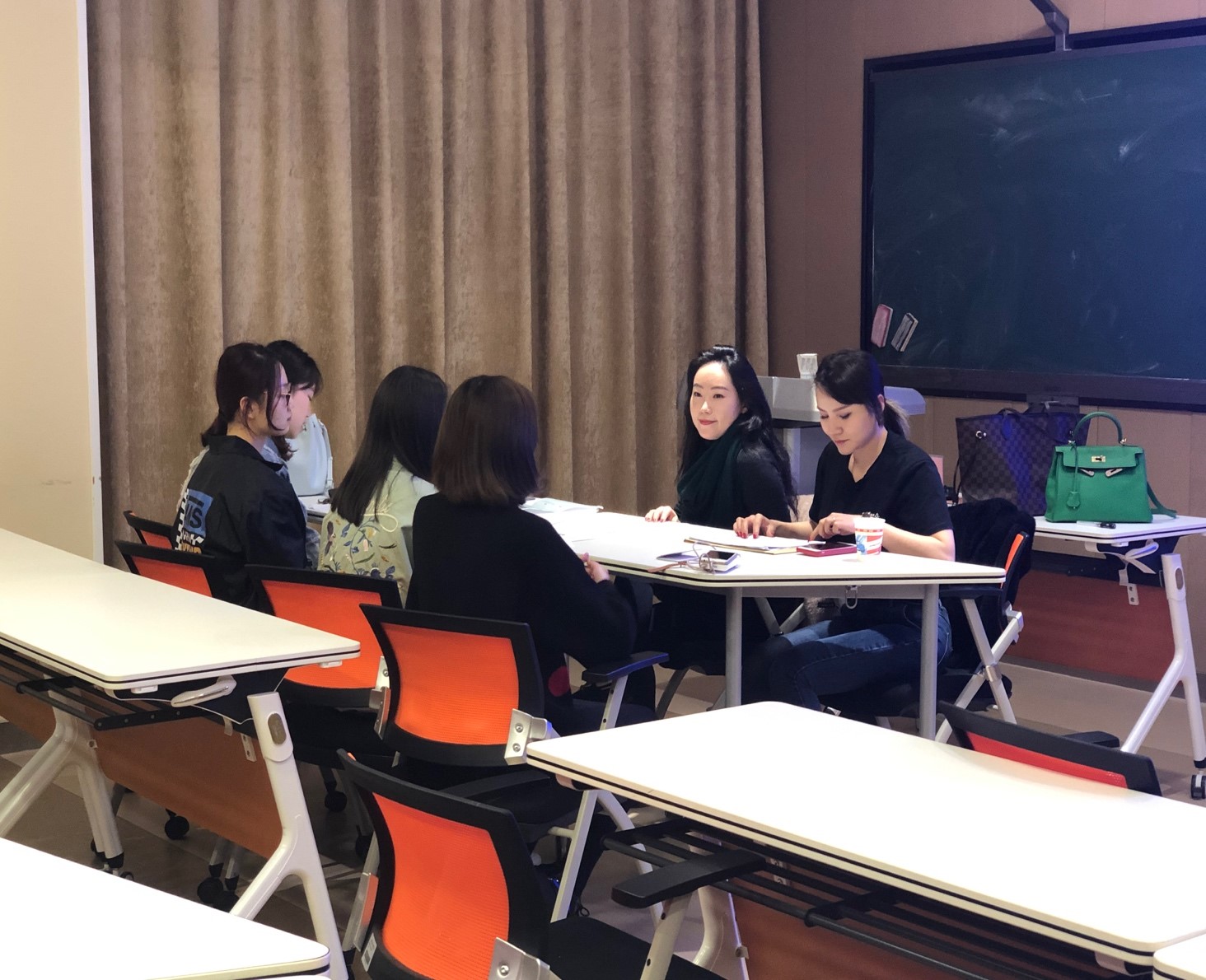 欺负分为英语自我面试和提问官中英文面试同学.介绍初中被环节图片