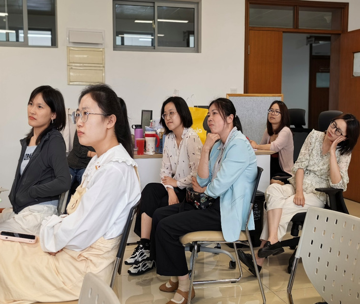 大学英语教学部成功举办本学期第...
