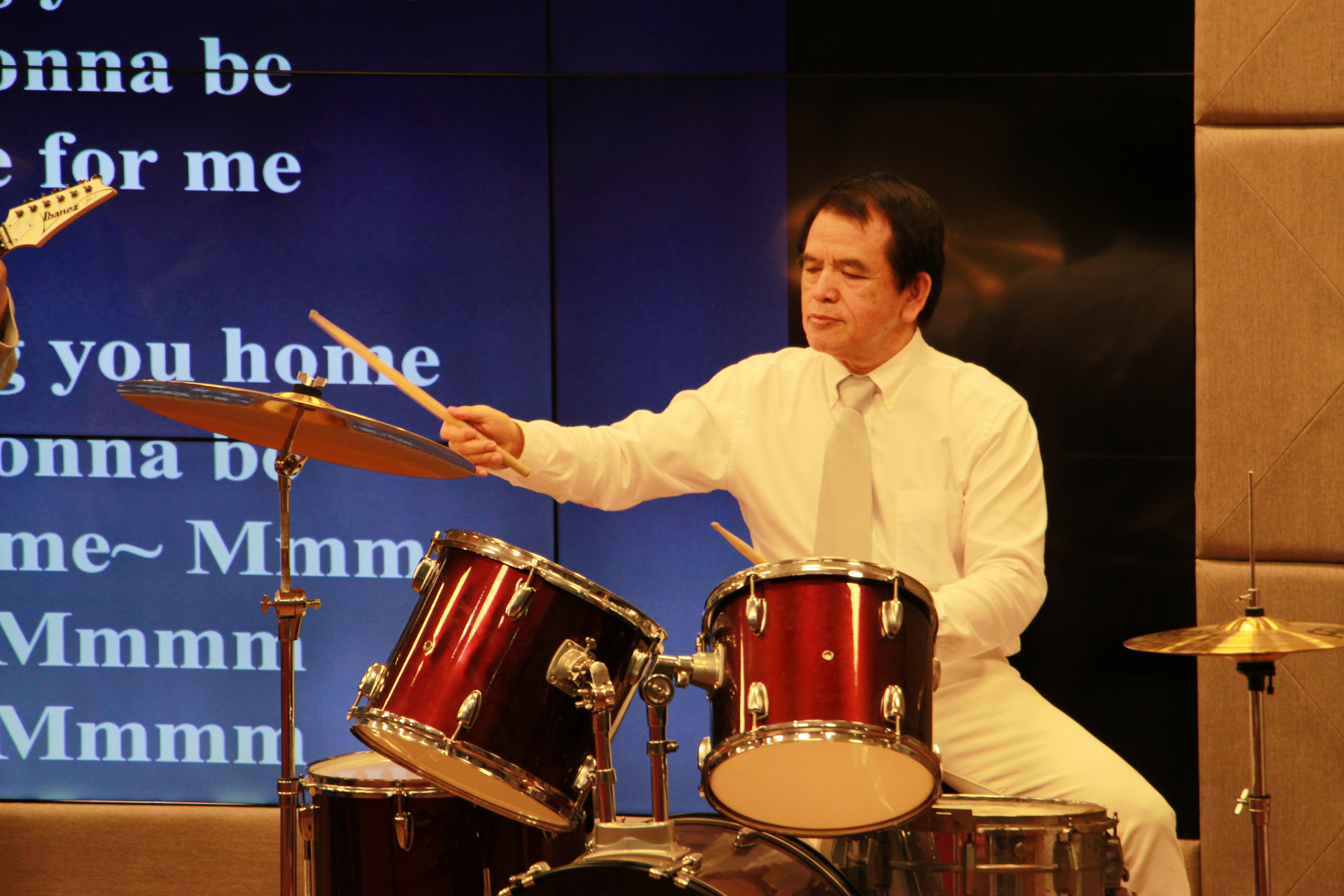 智慧之光系列讲座第二场赖世雄教授主讲唱歌学英语